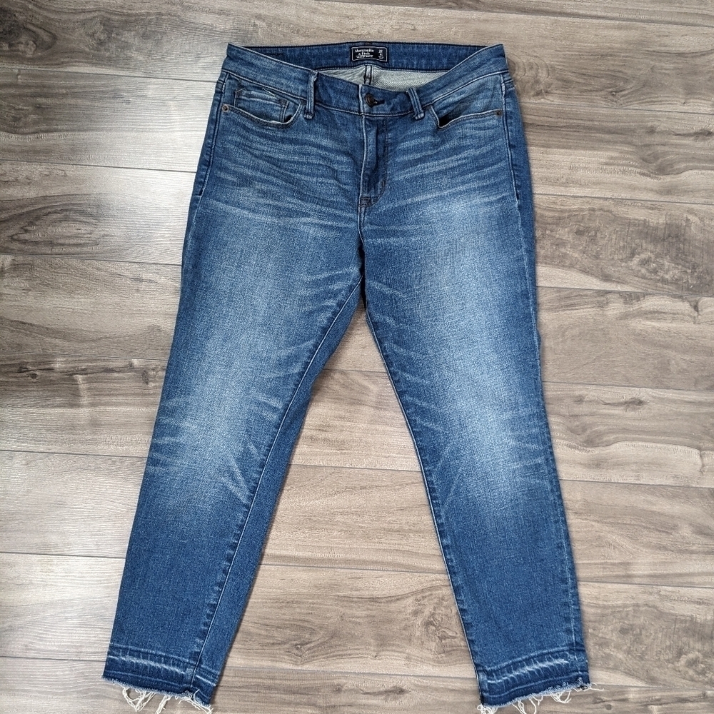 ABERCROMBIE and Fitch Women's Jeans Harper Ankle 27 Short Raw Hem Low Rise